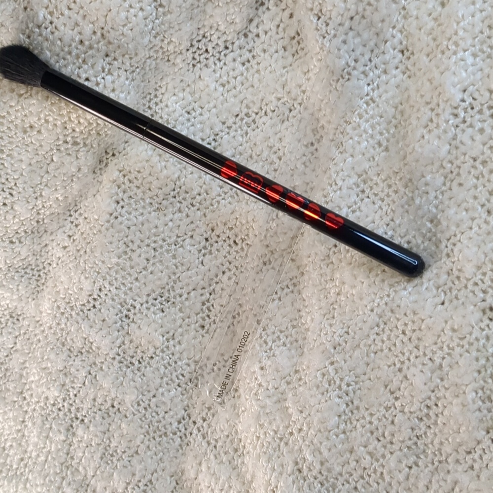 Betty Boop™ X ipsy Eyeshadow Brush, One (1) piece eyeshadow brush